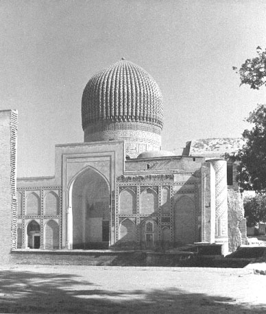 Zicht op mausoleum