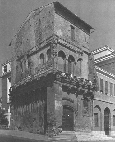 Zicht op facade and zijkant van het huis