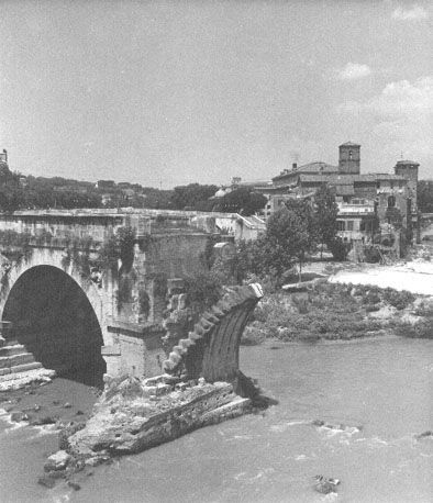 Ruïne van de brug Ponte Rotto (over Tiber)
