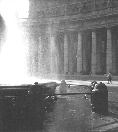 Pietersplein: fontein en colonnade