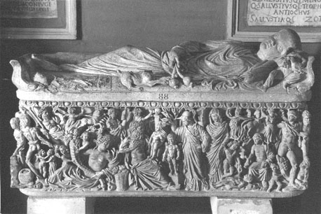 Prometheus sarcofaag: sarcofaag met liggende jongen op het deksel, Minerva en Prometheus op de kist