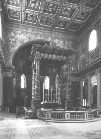 Altaar en ciborium vanuit het westen