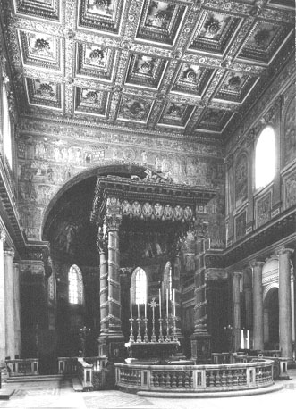Altaar en ciborium vanuit het westen