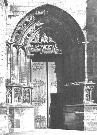 Westfacade, zuidportaal ("Tour de pierre"), timpaan: scènes uit het leven van Maria; archivolten: engelen; base-ment (nissen): profeten