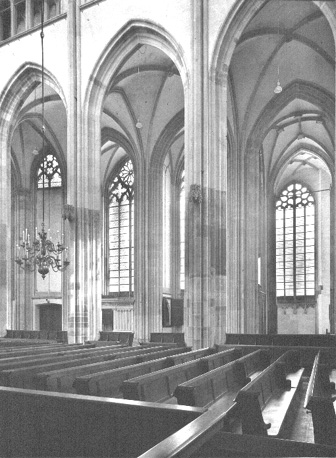 Koor, zuidelijk deel van kooromgang, vanuit het noorden