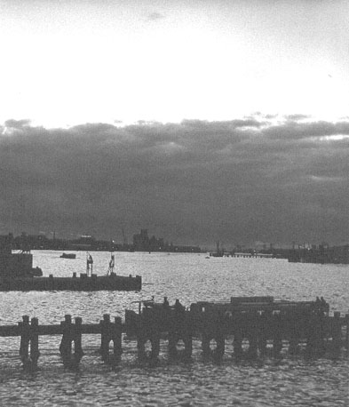 Haven bij zonsondergang