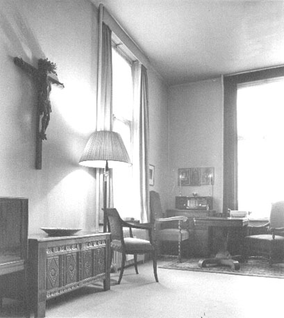 Woon- en werkkamer van prof. F. van der Meer