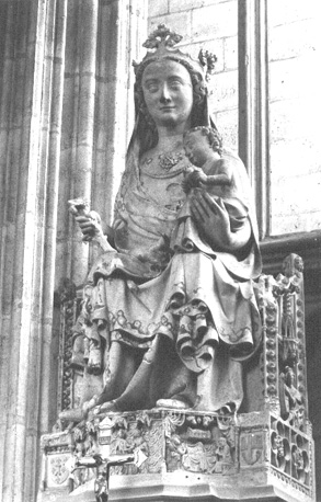 Kapel "Notre Dame", Maria gekroond en gezeten op troon, Christuskind op haar linkerarm