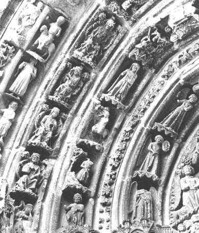Westfacade, rechter portaal, detail: voussures links