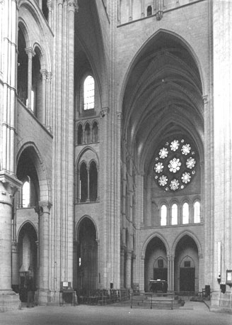 Noordtransept, vanuit het zuiden