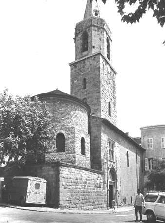 Baptisterium, kerk met toren vanuit het noordoosten