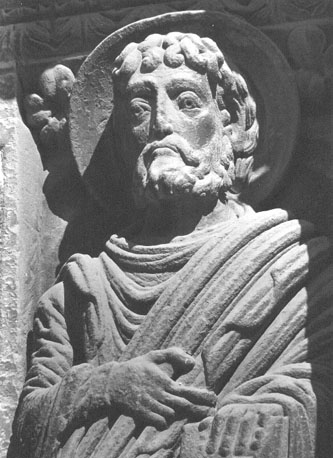 Westfacade, hoofdportaal, noordzijde: beelden van sint Jacobus de Mindere, detail: bovenlichaam