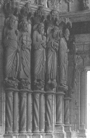 Noordtransept, middenportaal, rechter dag-kant: beelden van Jesaja, Jeremias, Simeon, Johannes de Doper en Petrus