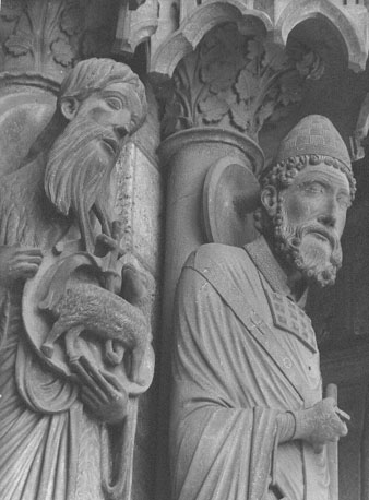 Noordtransept, middenportaal, rechter dag-kant: beelden van Johannes de Doper en Petrus