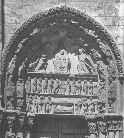 Westfacade, Portail Royal, rechter portaal, timpaan: tronende Maria met Christuskind op haar schoot ("Notre-Dame de Chartres"); latei: scènes uit geboorte en jeugd van Christus.
