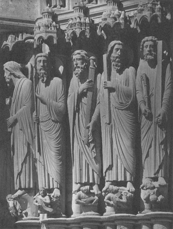 Zuidtransept, middenportaal, linker portaalwang: (vanaf rechts) Petrus, Andreas en drie andere apostelen