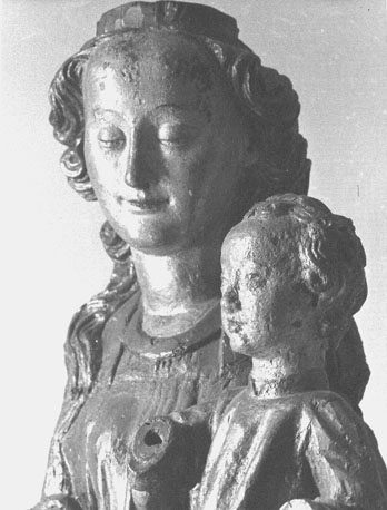 Maria met Christuskind (Madona); bovenste deel van beeld. Maria zonder kroon