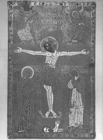 Plaat van boekband: gekruisigde Christus met Maria en Johannes aan weerszijden van het kruis; bovenaan: twee engelen; inscripties