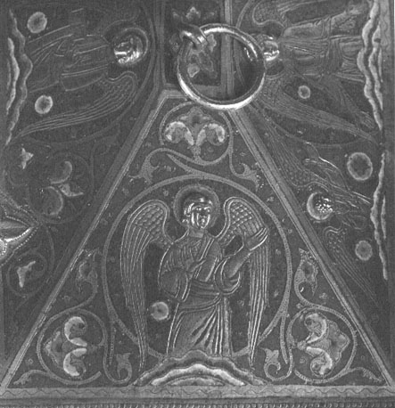 Hostiedoosje, deksel, detail: engel (bovenlichaam)