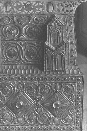 Reliekschrijn van sint Stephanus, de zogenaamde "châsse de saint Etienne de Muret", achterzijde, detail: versierd met plantenvormen