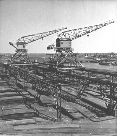 Kranen op de scheepswerf