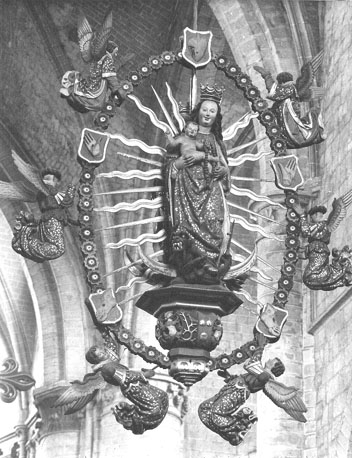 Marianum (Maria in mandorla) met de vijf wonden van Christus en zes engelen, westzijde, in middenschip