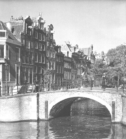 Brug over gracht