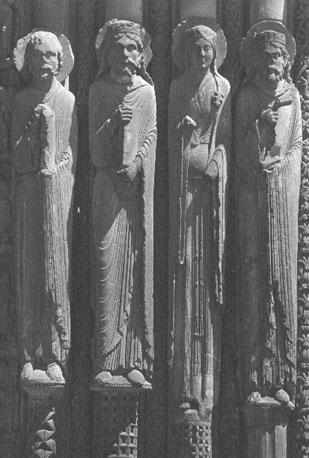 Westfacade, Portail Royal, midden portaal, rechter portaalwang, statue-colonnes: figuren uit het Oude testament (profeet, twee koningen en een koningin)