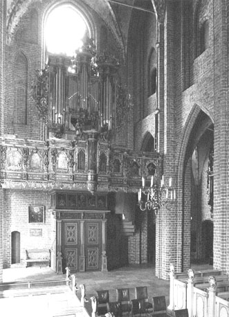 Kerk, middenschip, zicht op orgel
