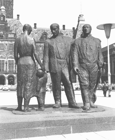 Oorlogsmonument: "Herrijzend Rotterdam"