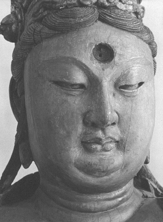 Bodhisattva Avalokiteshvara (Chinees: Guanyin), detail: kop, en face