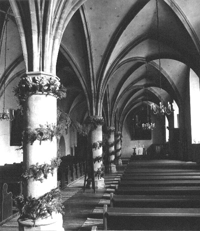 Voormalige kapittelzaal (Kerstdecoratie aan zuilen)