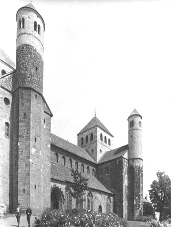 Zuidzijde van de kerk vanuit het zuidwesten