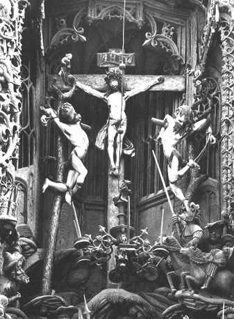 Altaar van de Zeven Smarten van Maria, centrale scène: Christus hangend aan het kruis, aan weerszijden de twee dieven aan het kruis