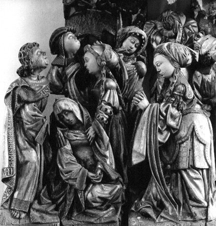 Deel van het Passie-altaar: uitgebreide voorstelling van Christus' dood op Golgotha, detail: omstanders aan de voet van het kruis onder wie Maria (bezwijmend), Maria Magdalena en Johannes de Evangelis