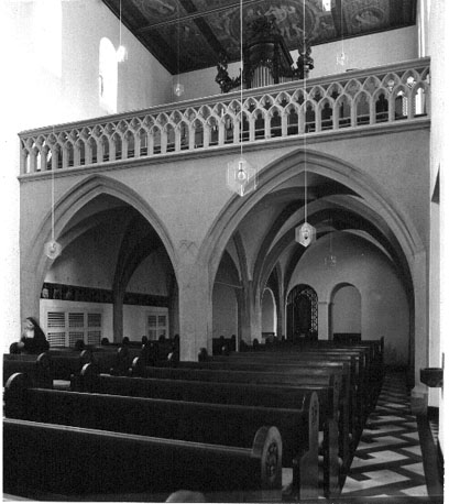 Zicht op (nonnen-) tribune, in het westen van het schip van de kloosterkerk