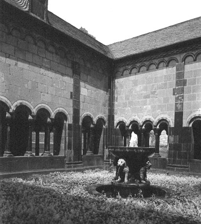 Voorhof (paradijs) voor de westfacade
