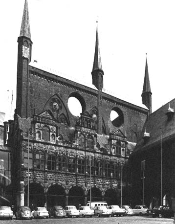 Raadhuis gezien vanaf de markt