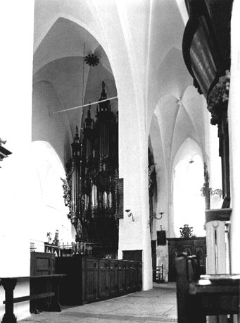 Zicht op orgelkas vanuit de noordelijke zijbeuk (noordoosten)