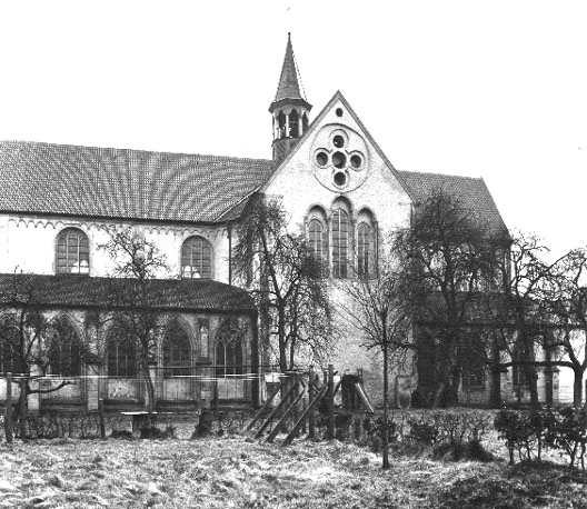 Zicht op zuidzijde van kerk