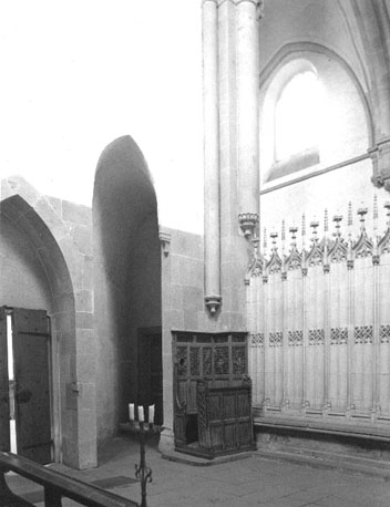 Gang van klooster naar kerk
