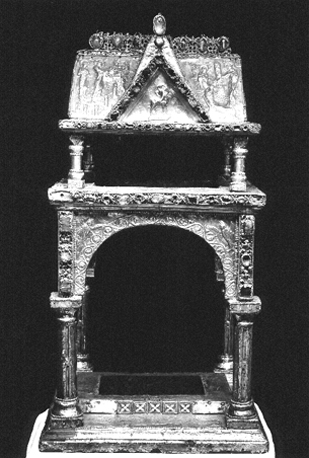 Arnulfciborium, vooraanzicht