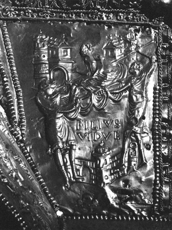 Arnulf-ciborium, detail: de zoon van de weduwe van Naïn wordt de stad uitgedragen op een baar