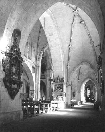 Zuidelijke zijbeuk vanuit het westen; links: epitaaf van Johann von Hüchte-brock; in het midden: Laurentiusaltaar met epitaaf van provoost Bernhard von Münster