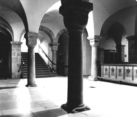 Crypt, met trap