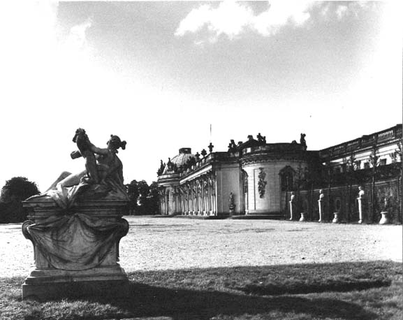 Voorzijde van het slot Sanssouci, vanuit het oosten