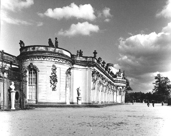 Voorzijde van het slot Sanssouci, vanuit het oosten