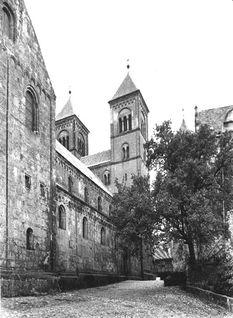 Zicht op noordzijde van kerk