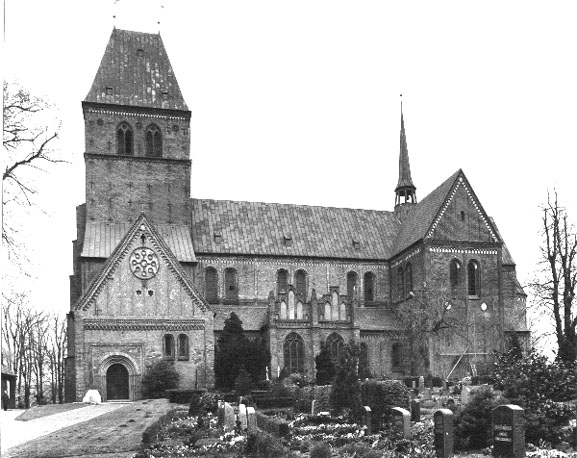 Zuidzijde van kerk, begraafplaats op voorgrond