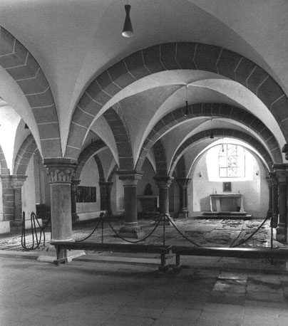 Onderkerk (beneden de nonnengalerij) vanuit het oosten